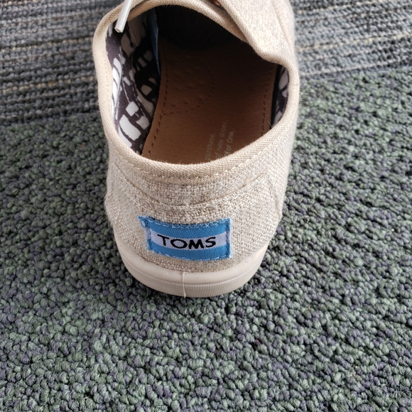 TOMS - Picture 3 of 7
